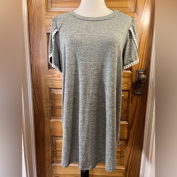 Reb n J Heathered Gray Knit Tunic top Tulip Sleeve Lace Embellishment L - Picture 1 of 8